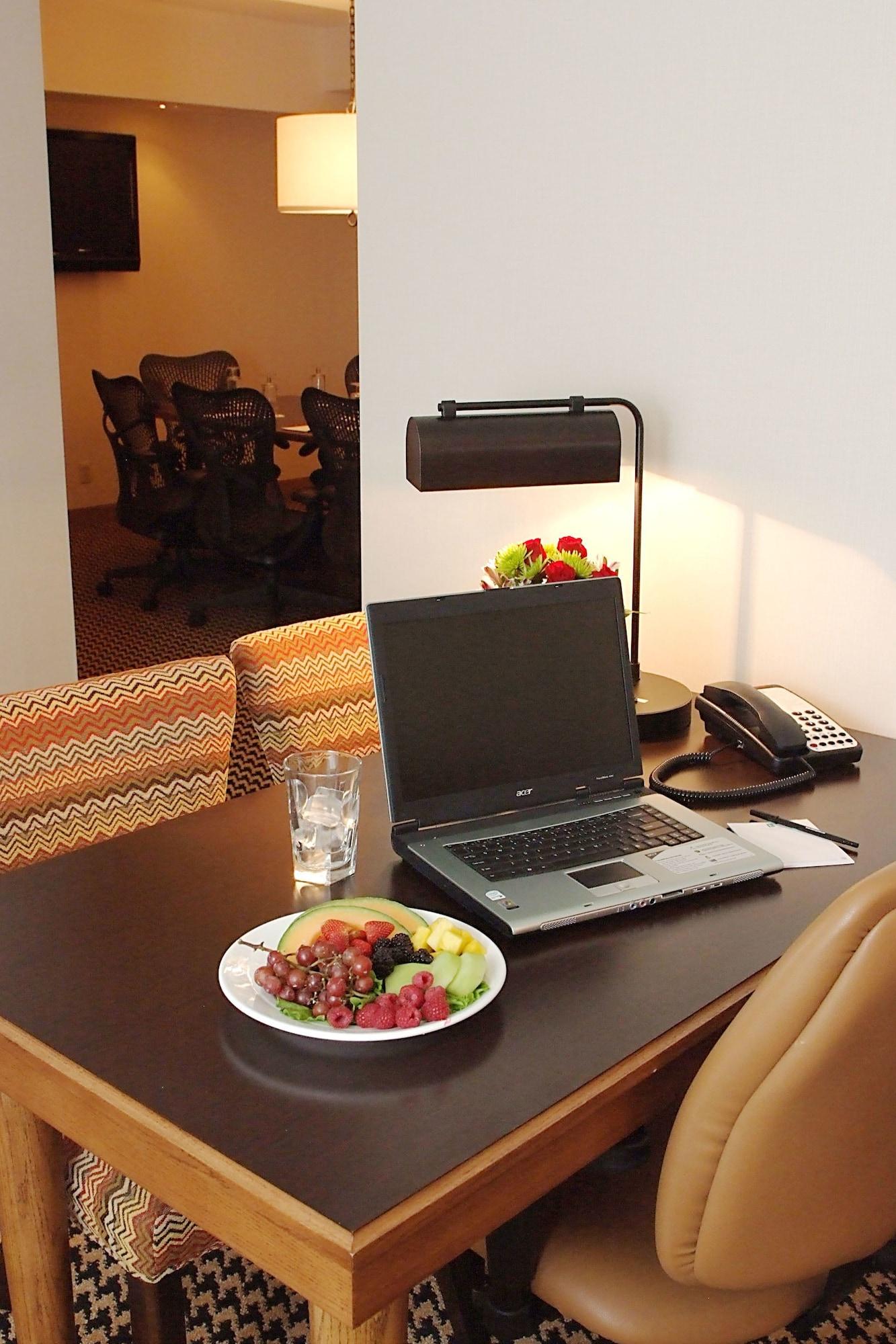 Hotel Embassy By Hilton Detroit Metro Airport Romulus