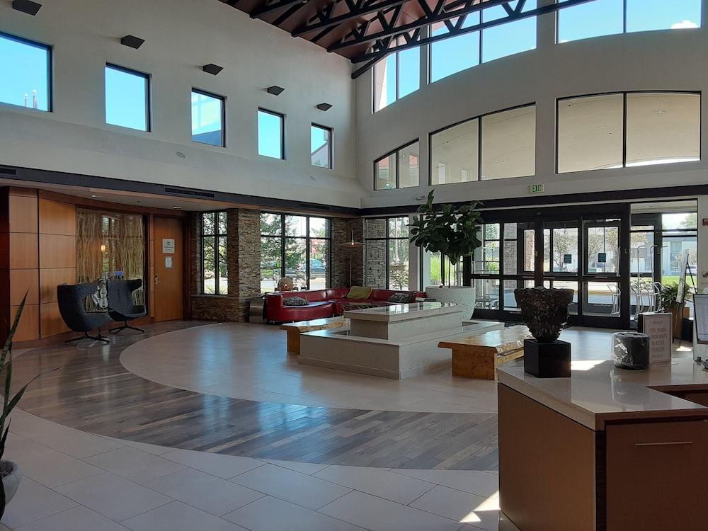 Embassy By Hilton Detroit Metro Airport Romulus