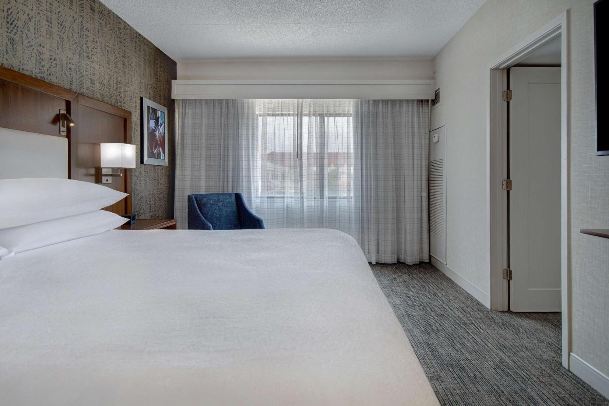 Embassy By Hilton Detroit Metro Airport Hotel 3*