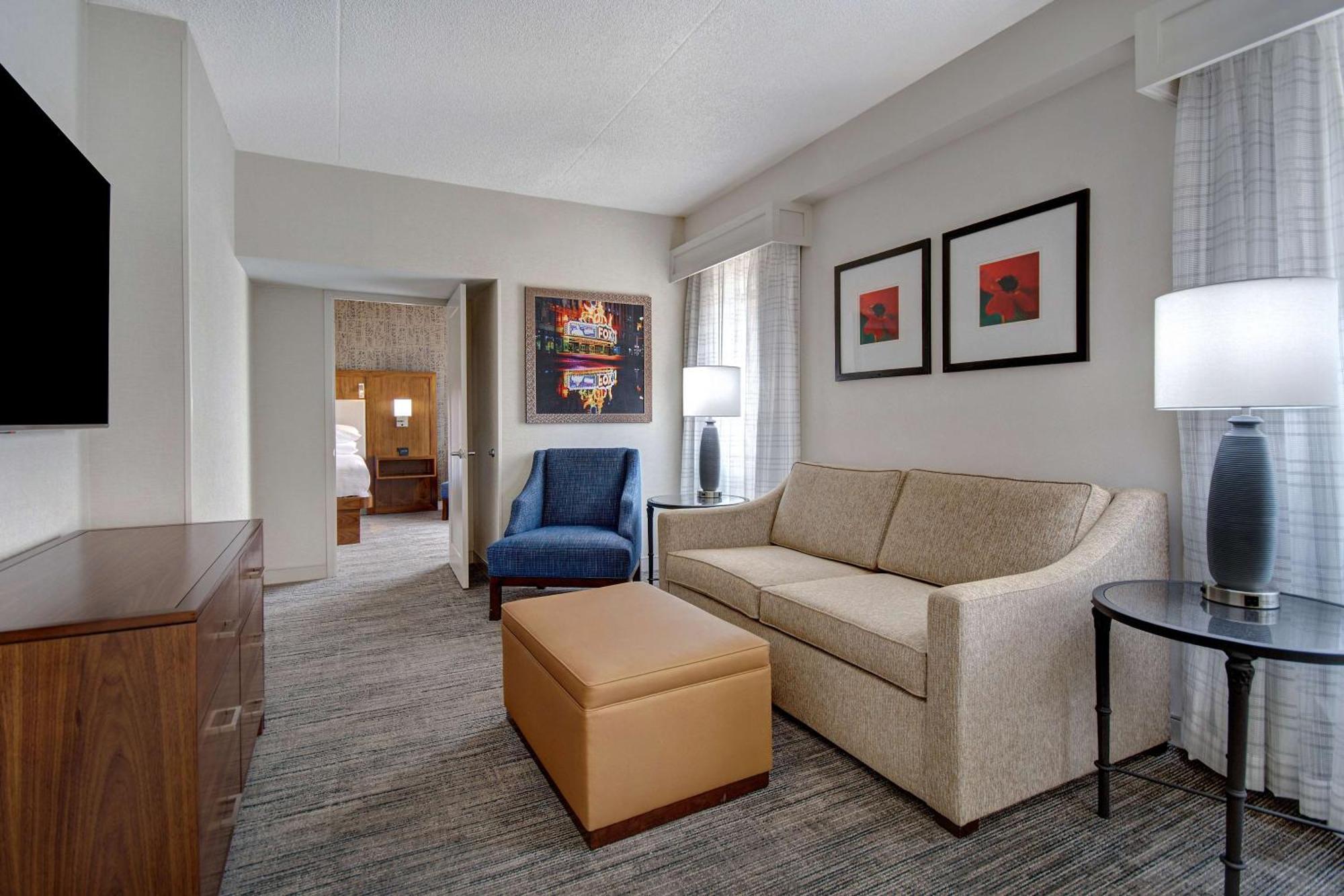 Embassy By Hilton Detroit Metro Airport Romulus