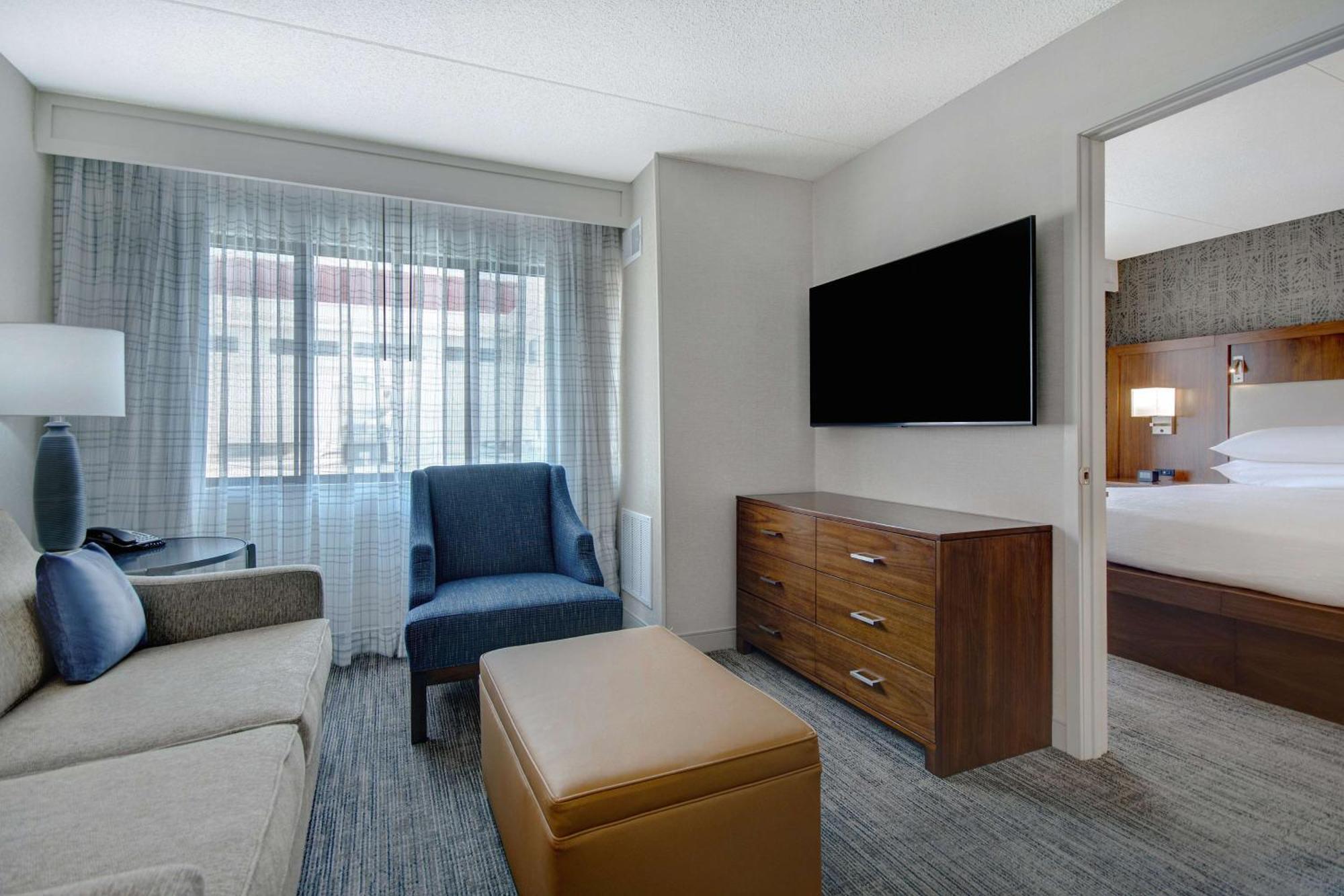 Hotel Embassy By Hilton Detroit Metro Airport Romulus
