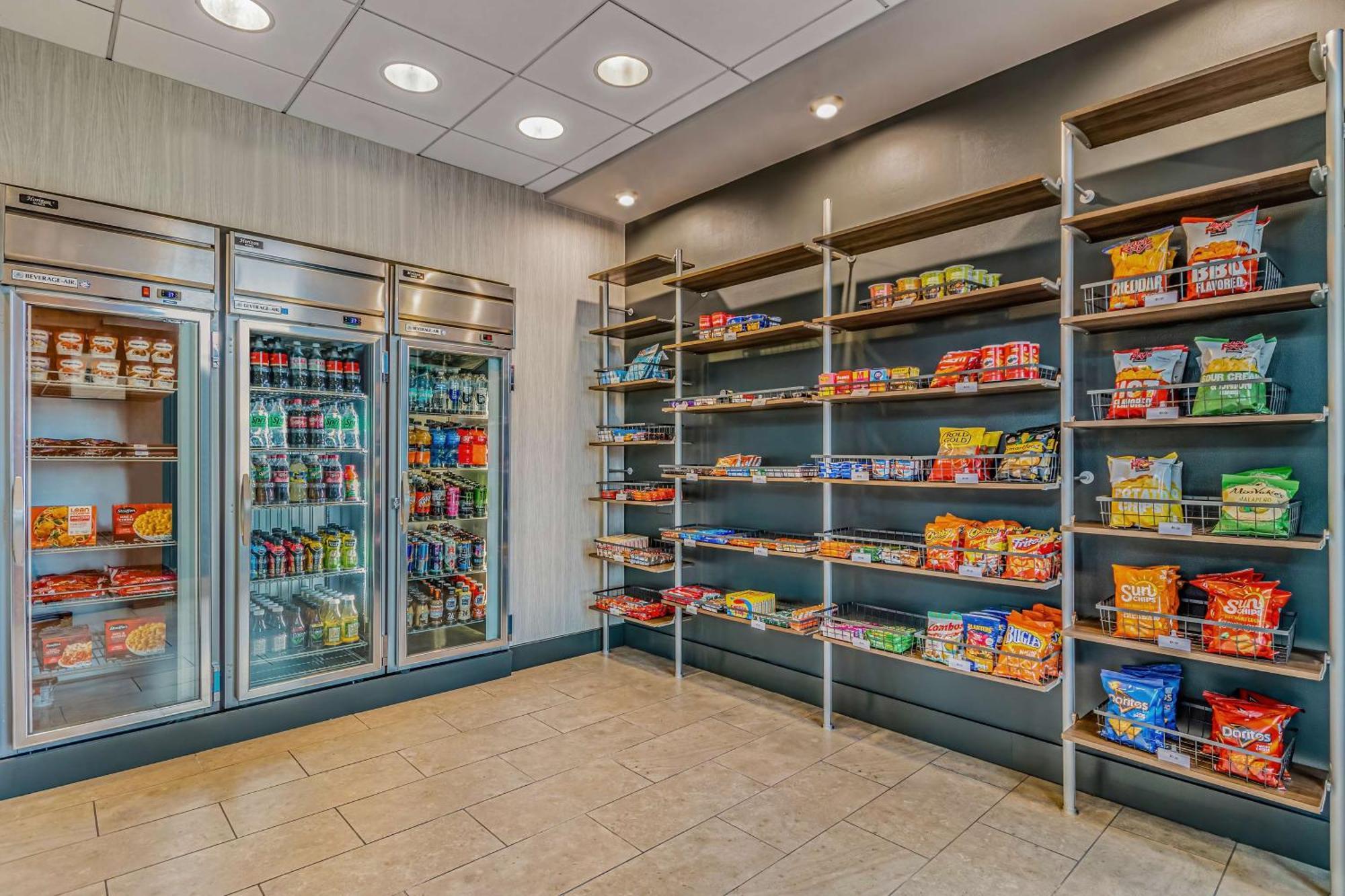 Hotel Embassy By Hilton Detroit Metro Airport 3*
