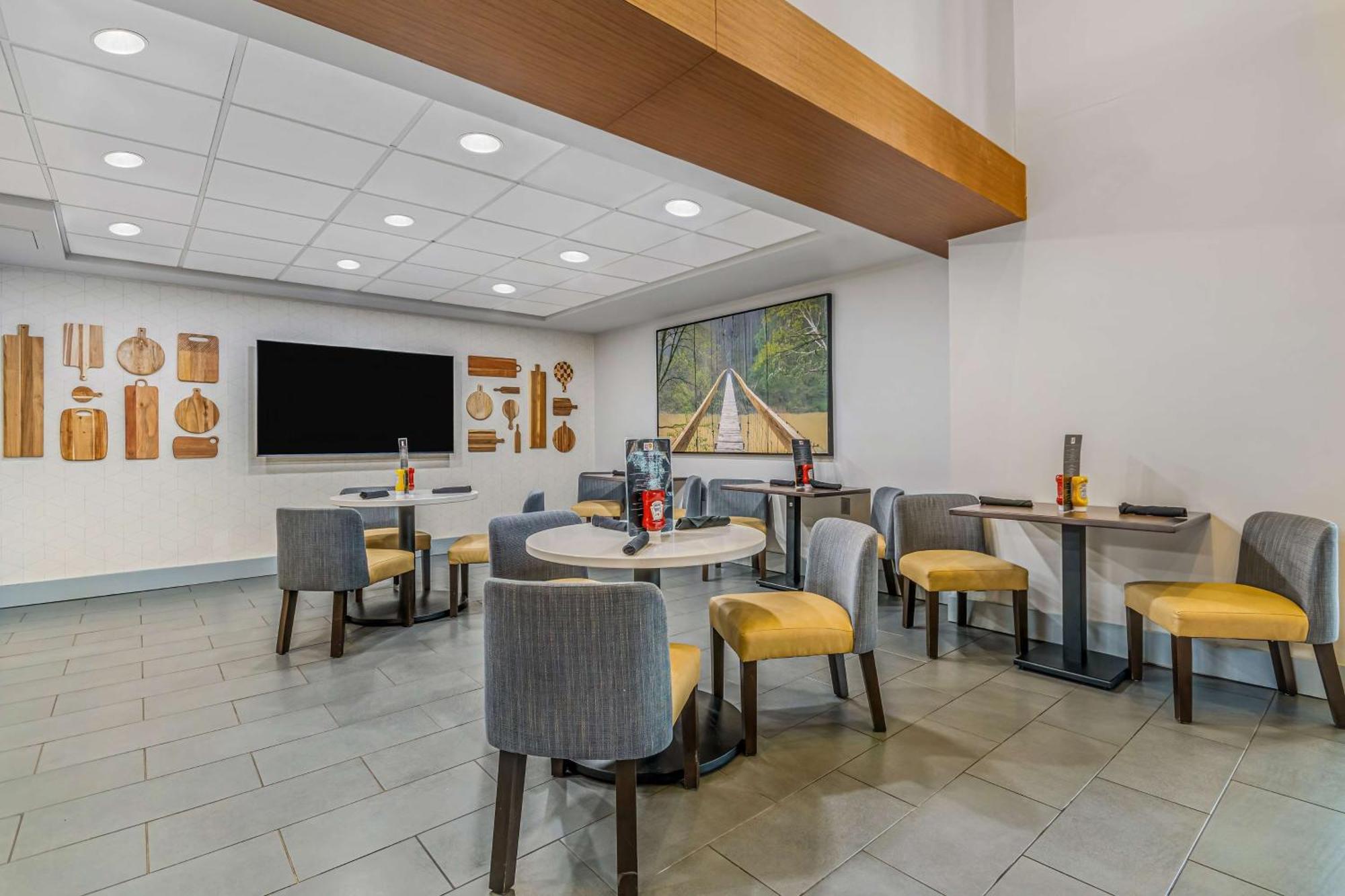 Embassy By Hilton Detroit Metro Airport Hotel Romulus