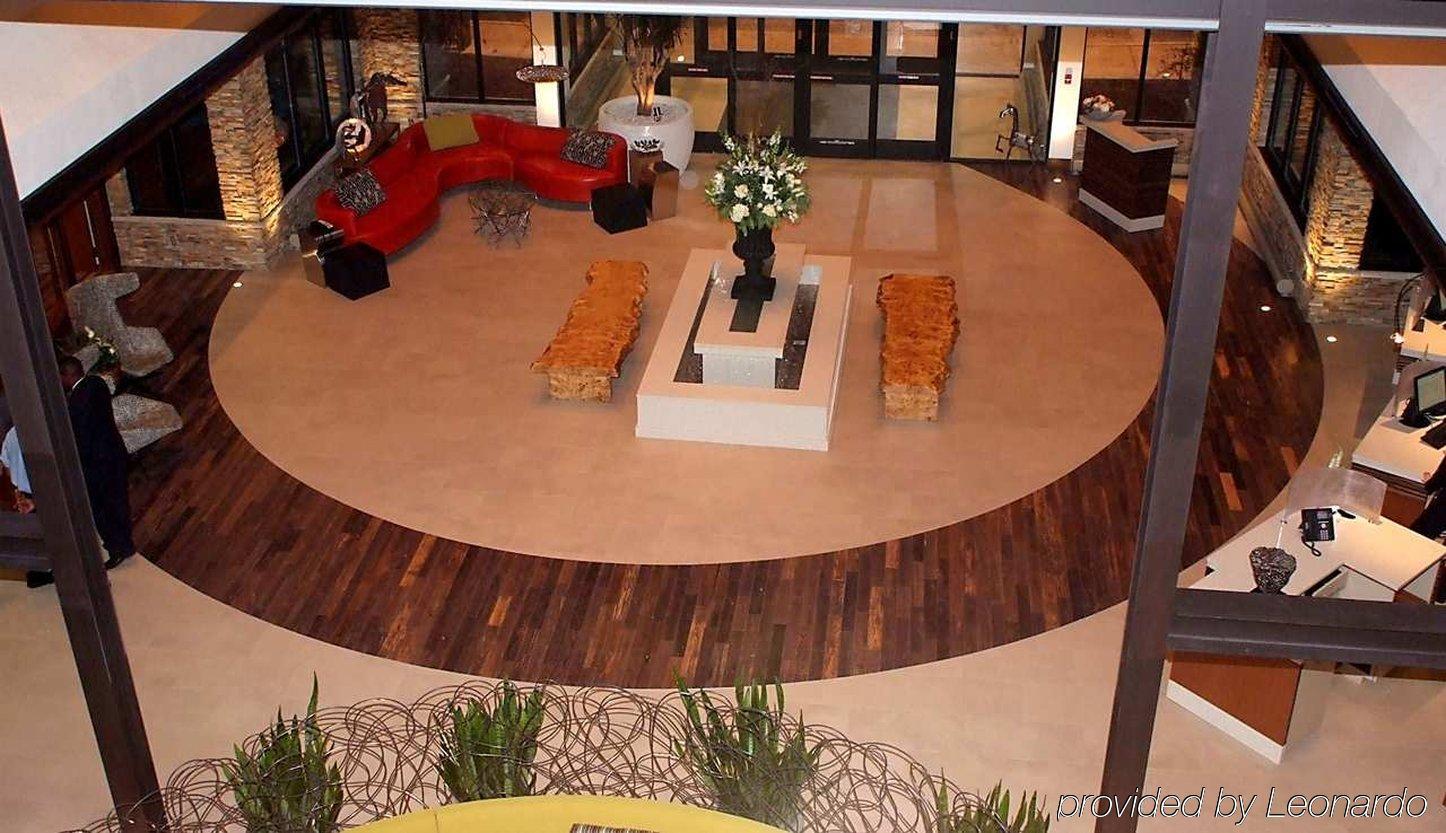 Embassy By Hilton Detroit Metro Airport 3*