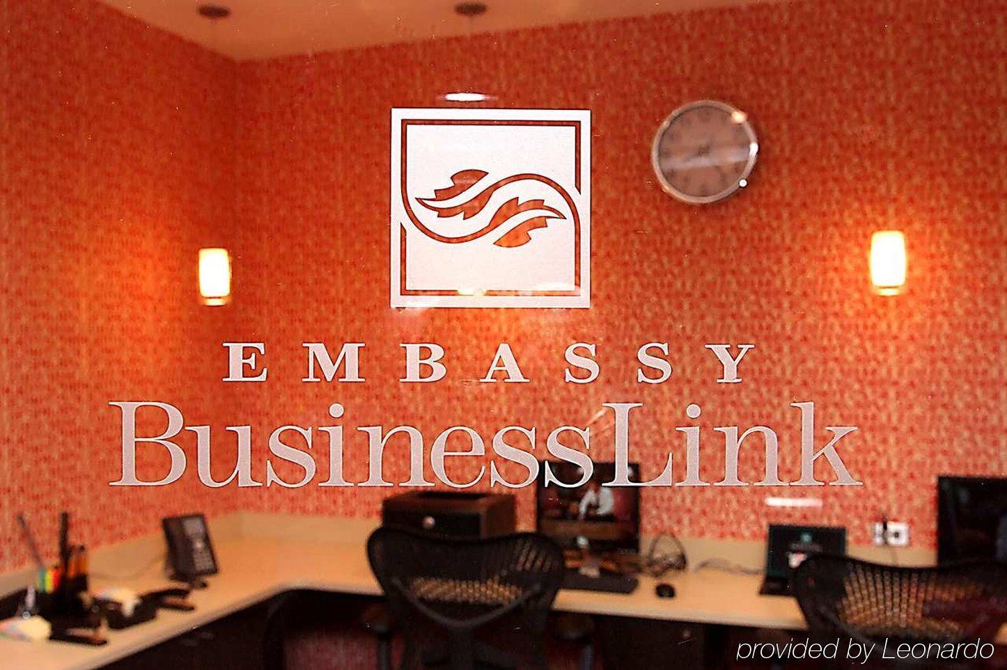 Embassy By Hilton Detroit Metro Airport 3*