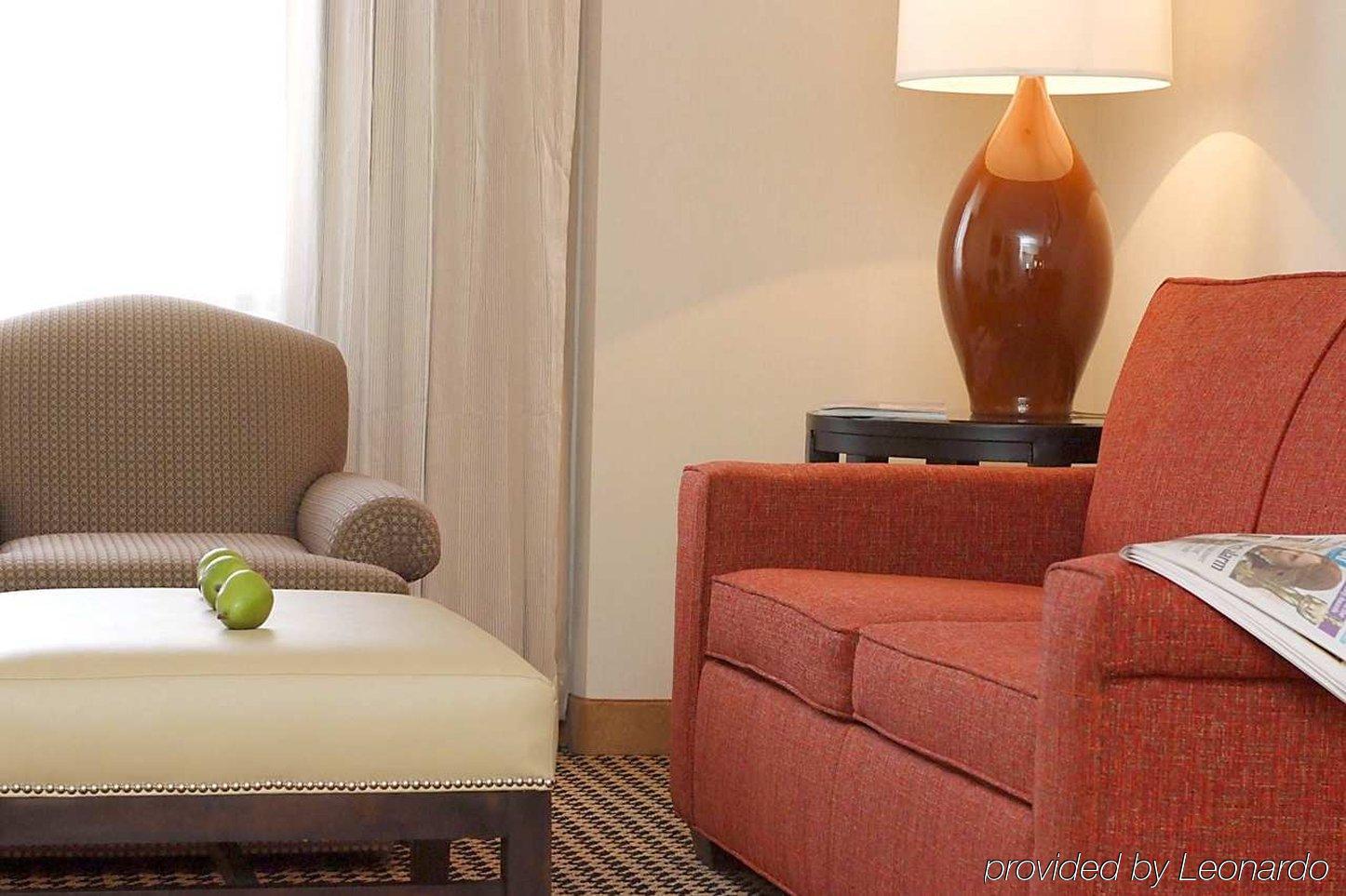 Embassy By Hilton Detroit Metro Airport Hotel 3*
