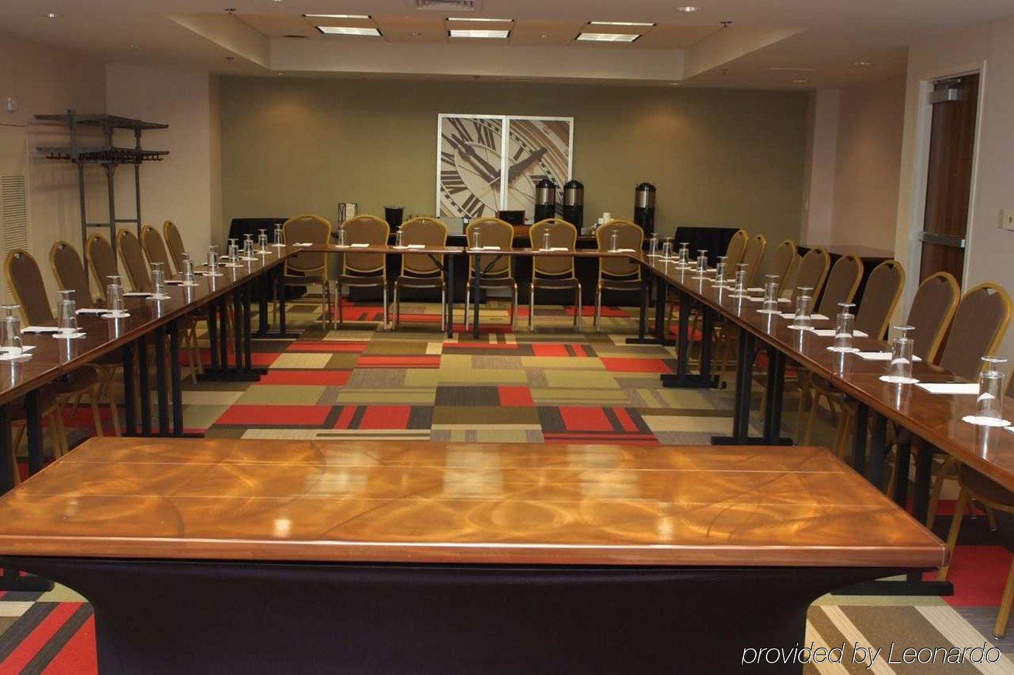 Embassy By Hilton Detroit Metro Airport Hotel 3*