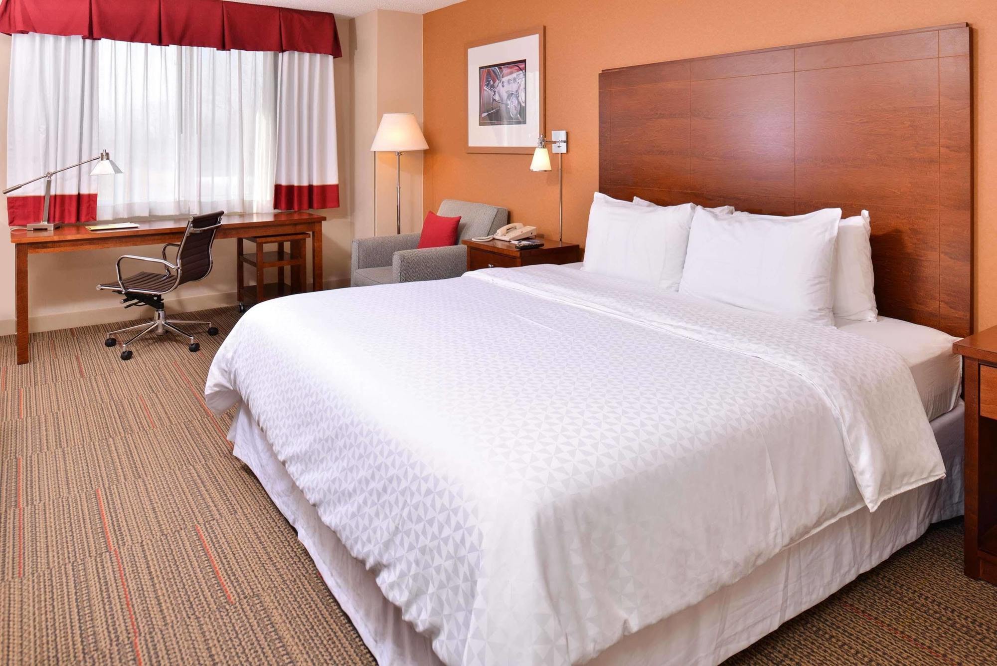 Embassy By Hilton Detroit Metro Airport 3*