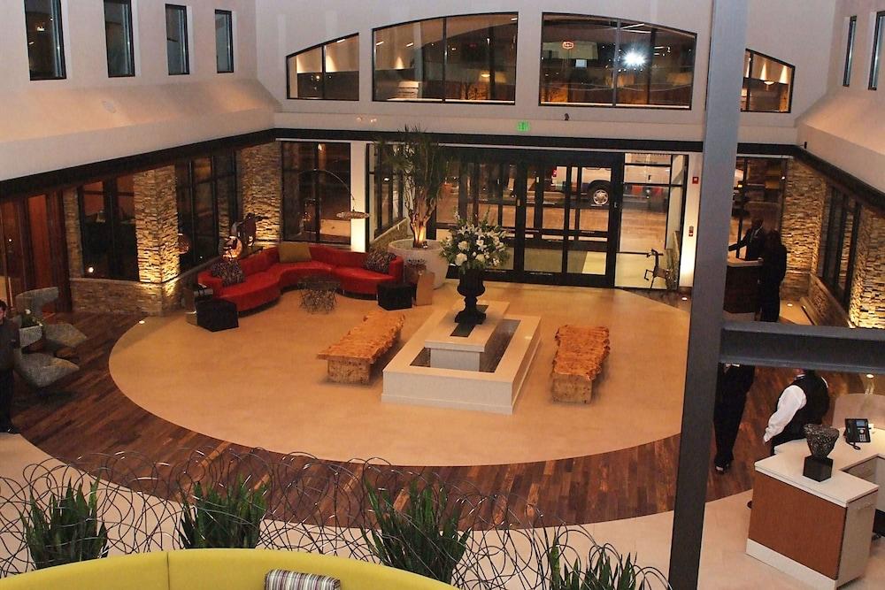 Hotel Embassy By Hilton Detroit Metro Airport Romulus