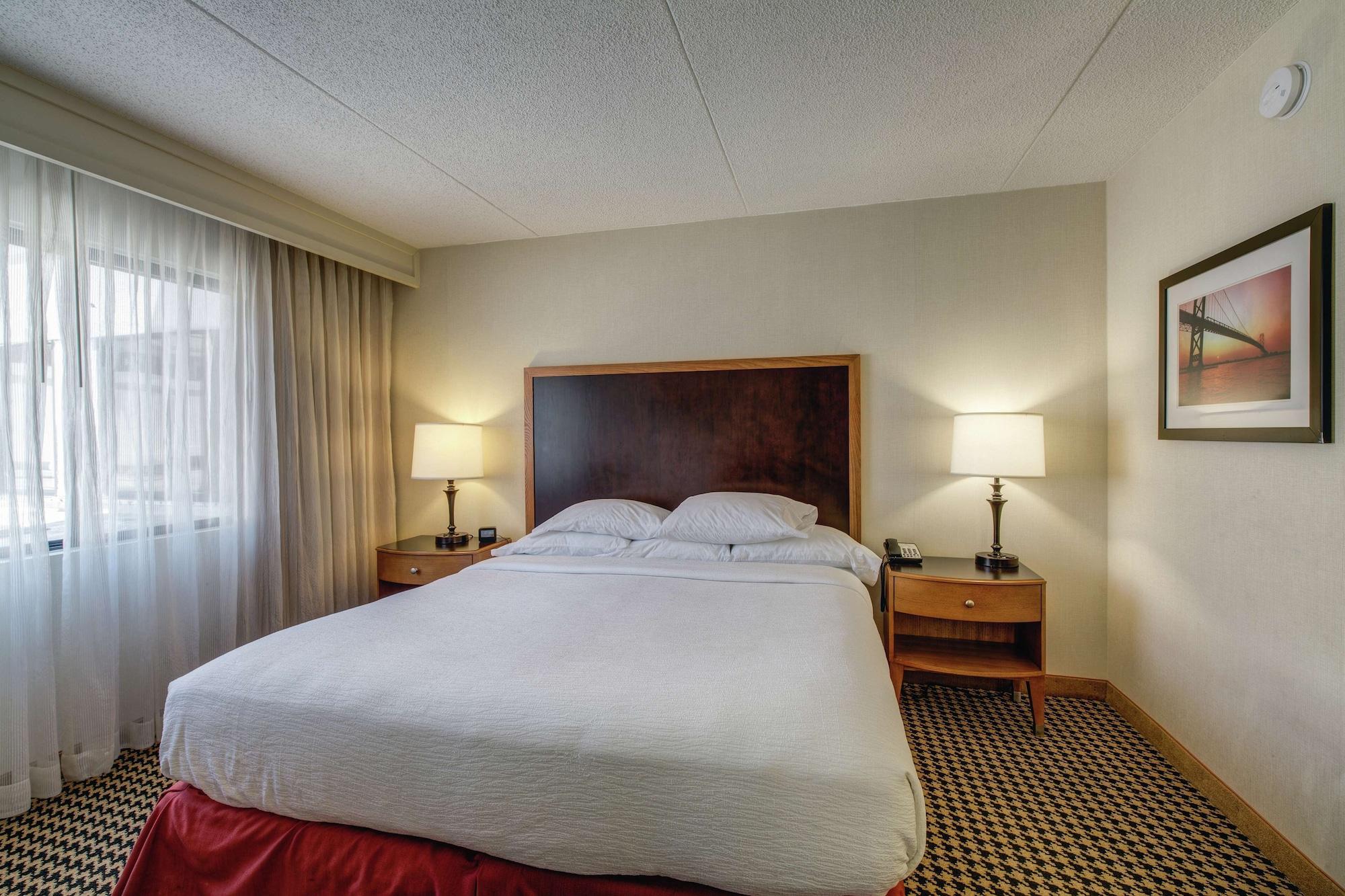 Hotel Embassy By Hilton Detroit Metro Airport 3*