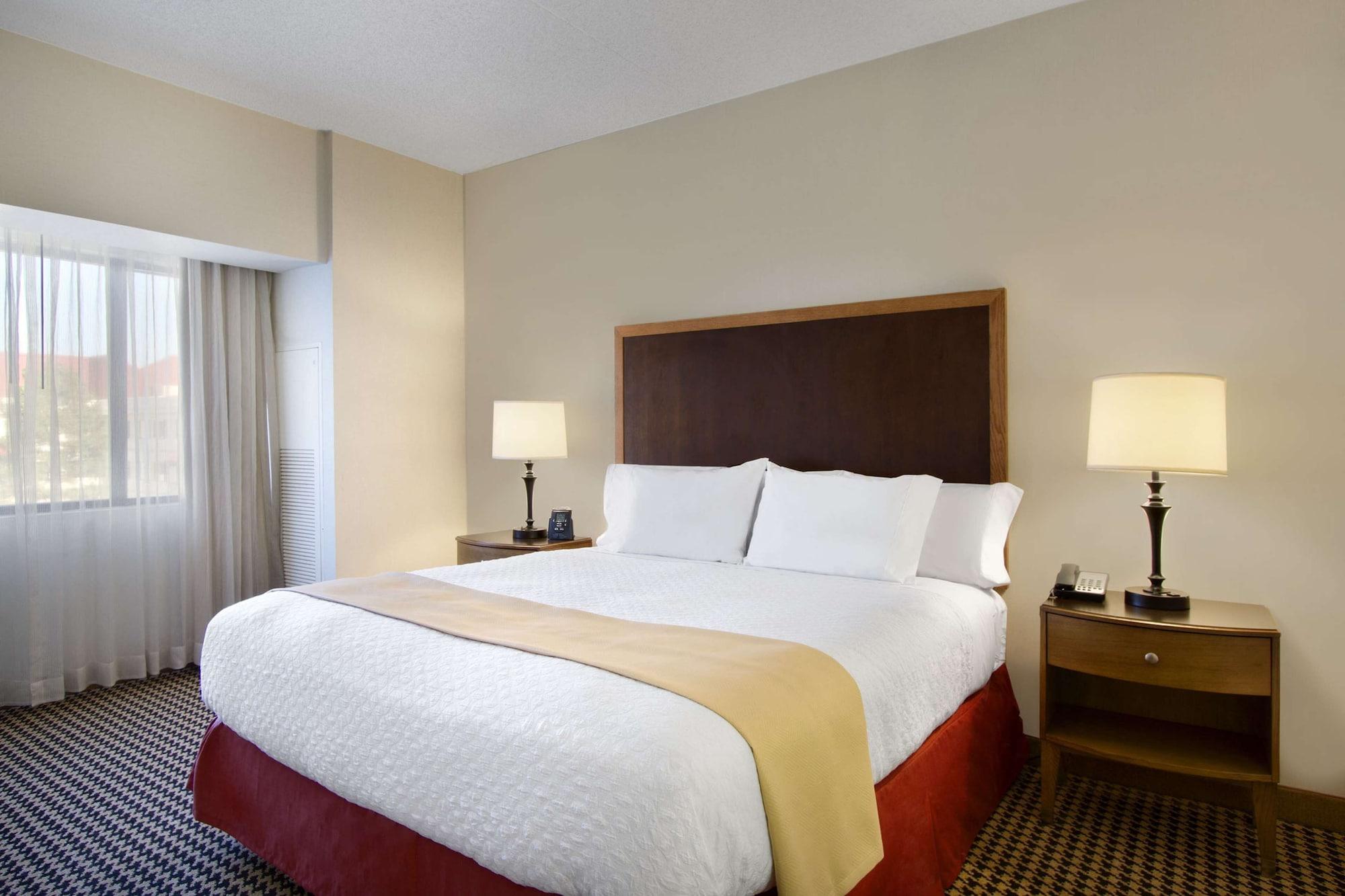 Embassy By Hilton Detroit Metro Airport Hotel 3*