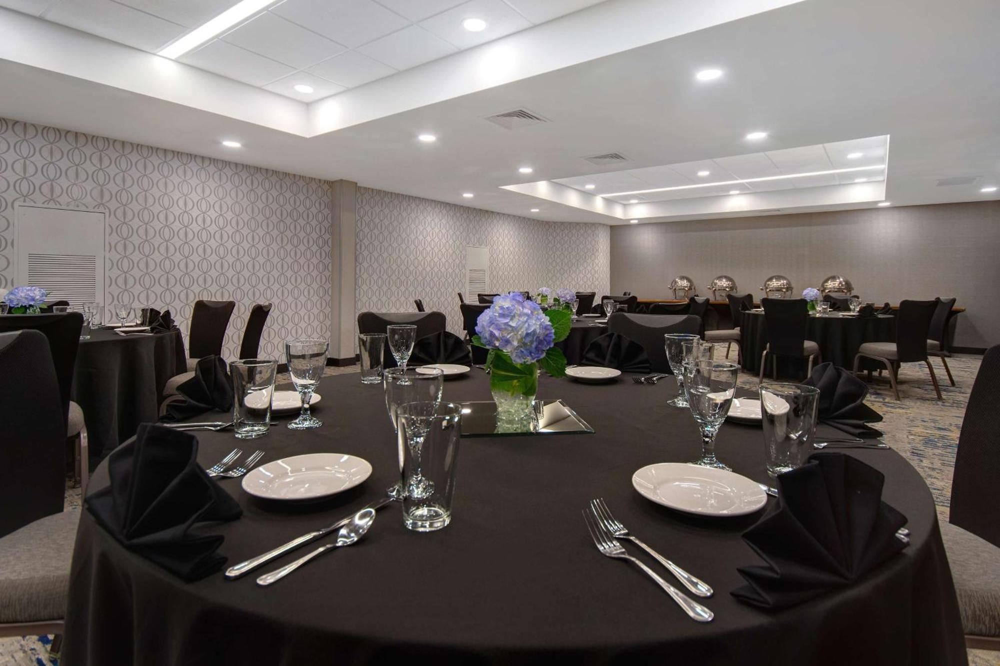 Embassy By Hilton Detroit Metro Airport 3* Romulus