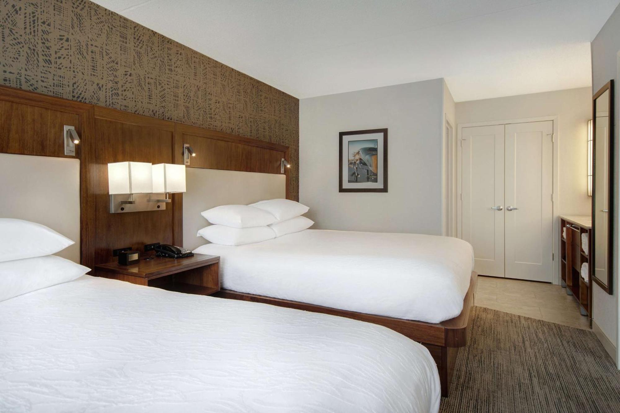 Hotel Embassy By Hilton Detroit Metro Airport