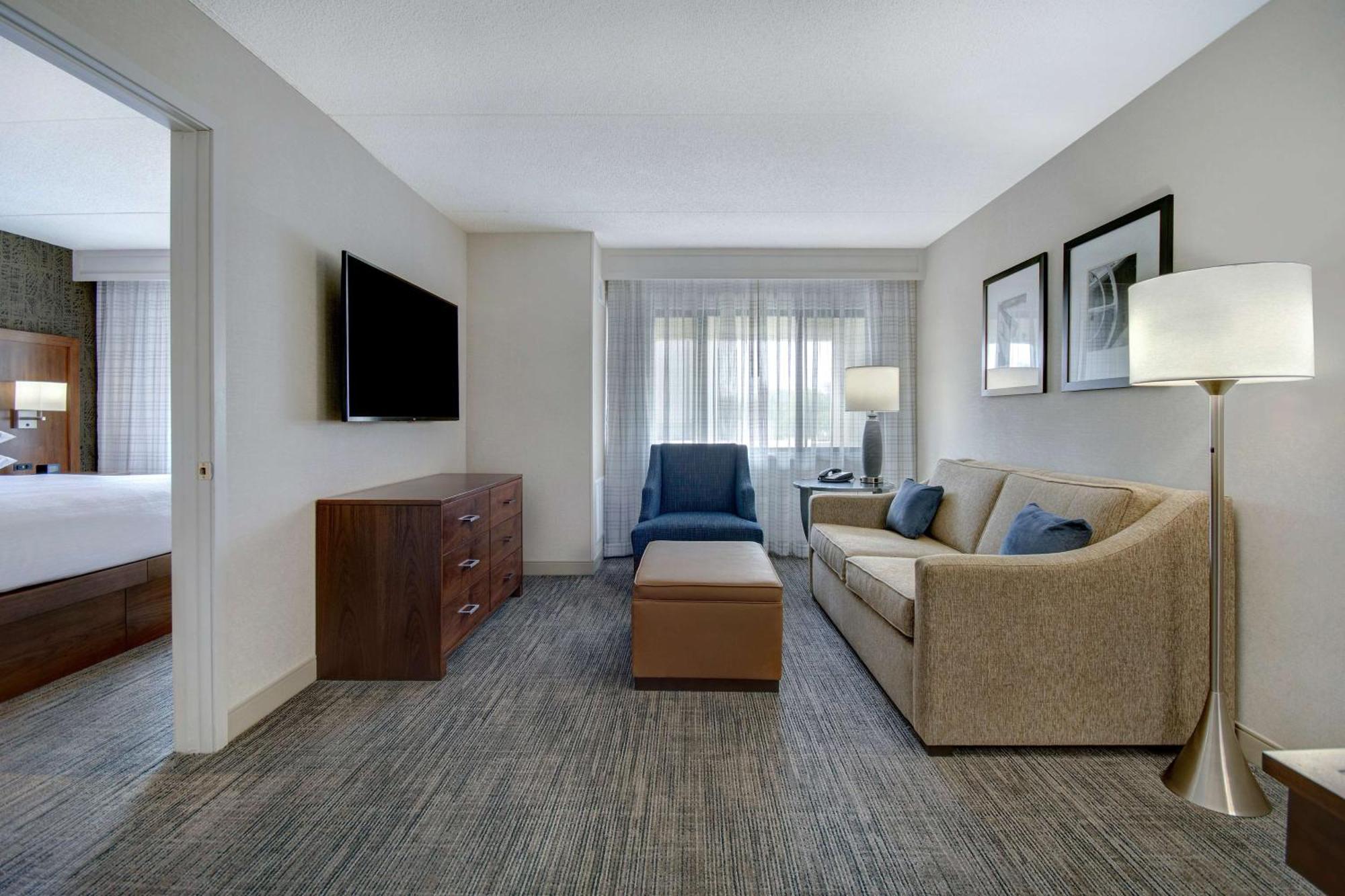 Embassy By Hilton Detroit Metro Airport 3*