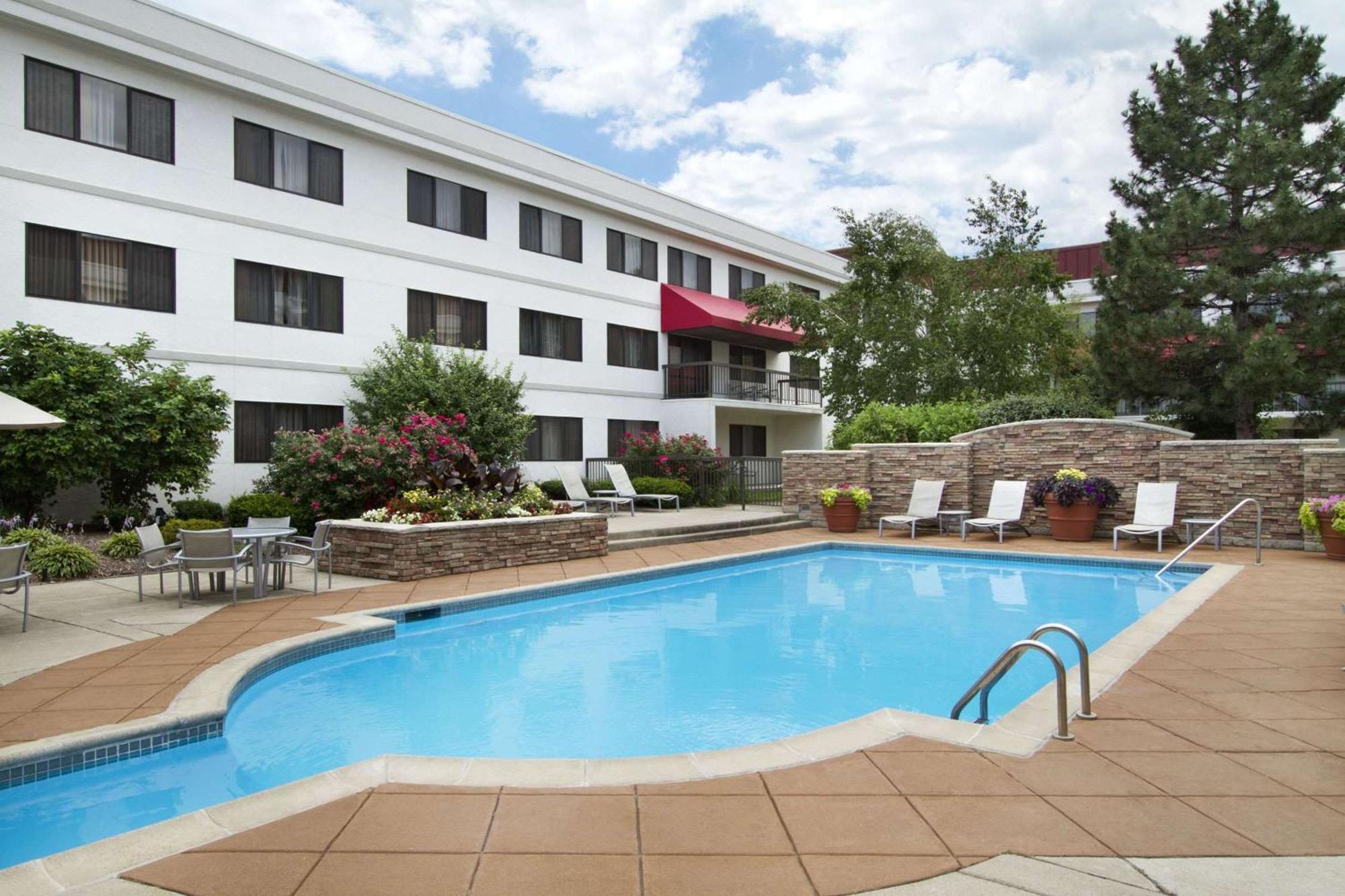 Embassy By Hilton Detroit Metro Airport Romulus