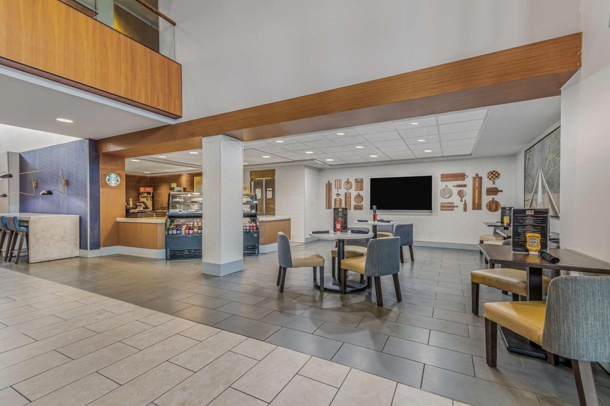 Embassy By Hilton Detroit Metro Airport Hotel 3*