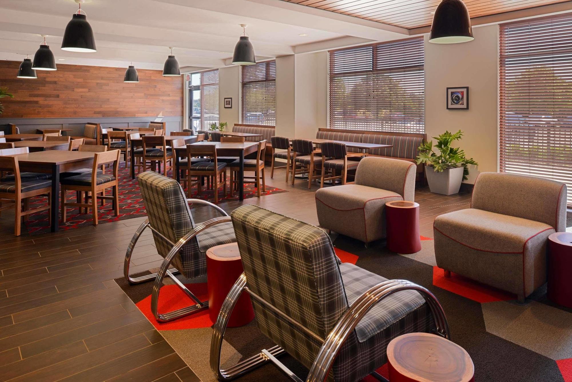 Embassy By Hilton Detroit Metro Airport 3*